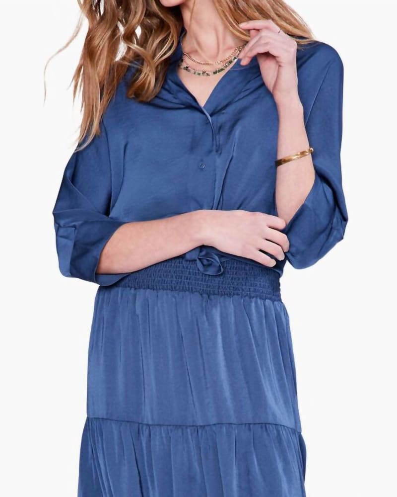 Side of a model wearing a size L Soft Drape Town Shirt in Deep Ocean in Deep Ocean by Nic + Zoe. | dia_product_style_image_id:326328